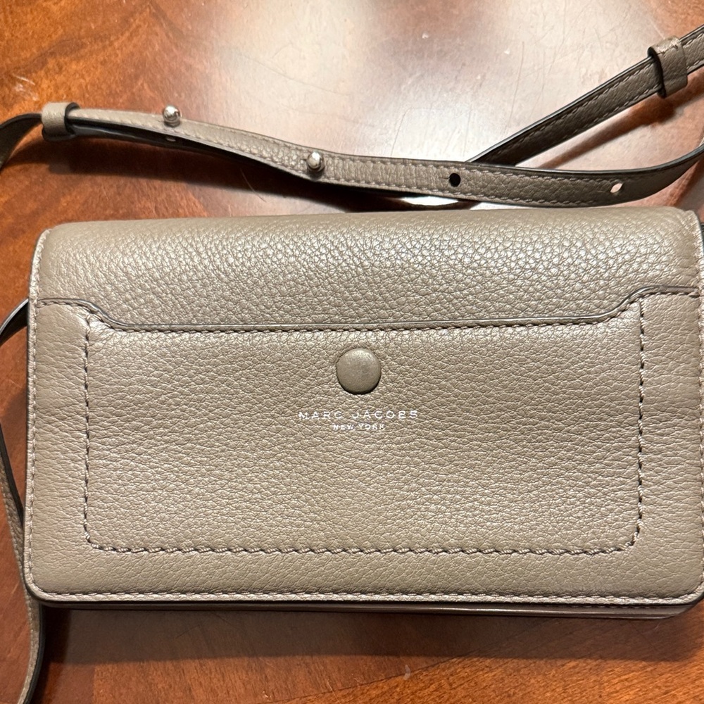 Marc Jacobs Gray Pebbled Leather Crossbody Wallet